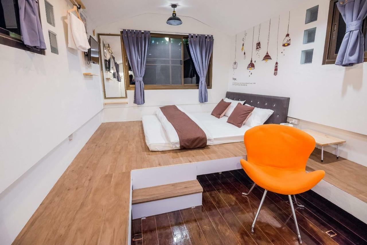 T Smy House Vandrehjem Bangkok Eksteriør billede